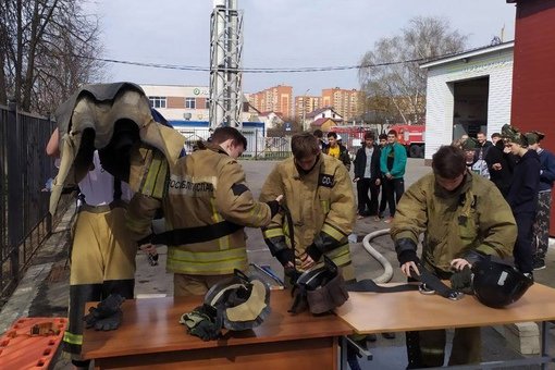 Вчера работники ПСЧ-300 #Мособлпожспас приняли участие в организации и проведении пожарно-спасательной эстафеты среди школьников