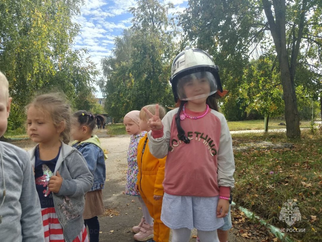 Сотрудники чрезвычайного ведомства проводят занятия в дошкольных учреждениях Озер